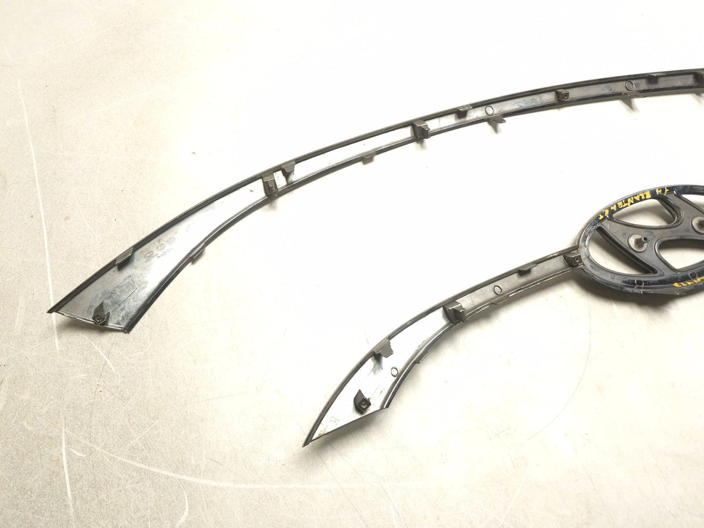 2014 Hyundai Elantra Gt Front Bumper Grille Molding Pair OEM