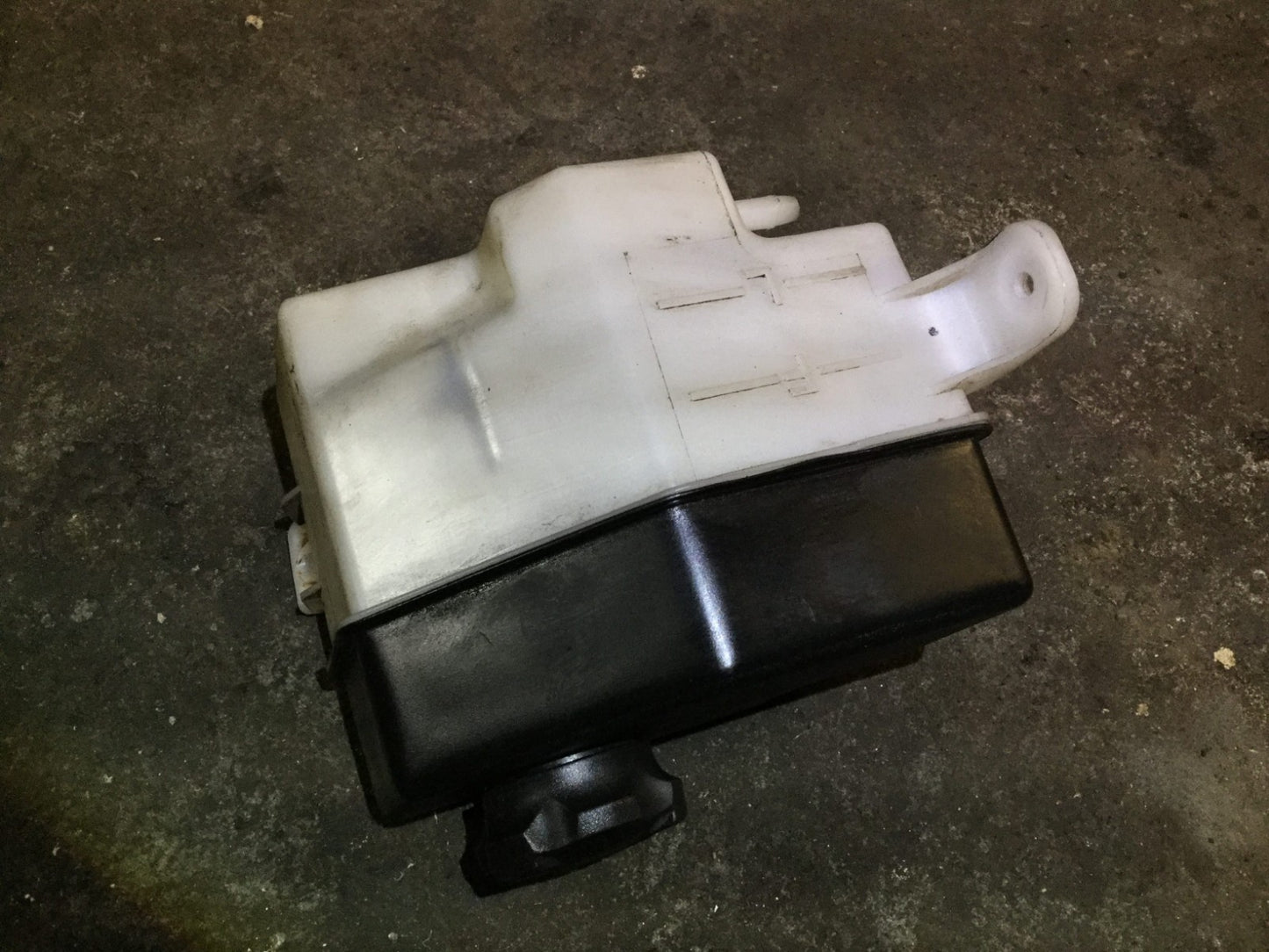 06 07 08 09 10 11 Kia Rio 1.6l Engine Coolant Reservoir Bottle OEM