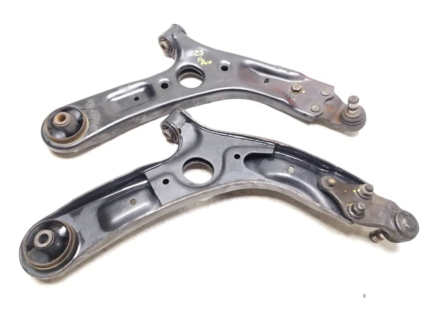 2014 - 2019 Kia Soul Front Lower Control Arm Left & Right OEM
