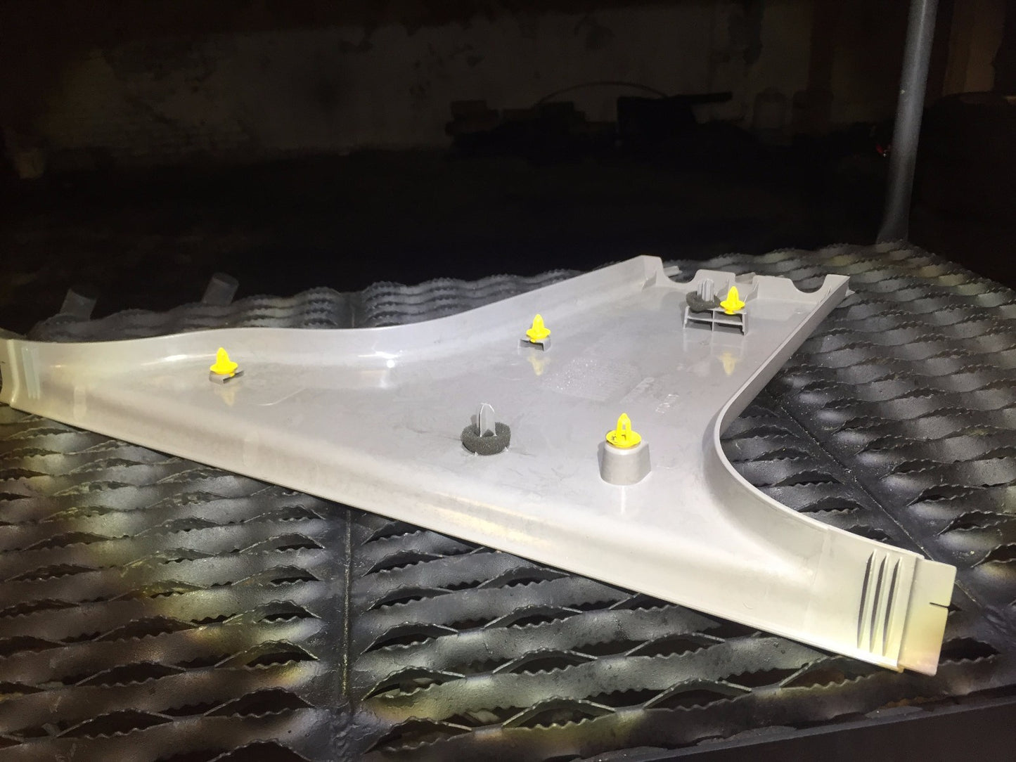 05 06 07 08 09 10 11 Volvo S40 Left Driver Side Lower B Pillar Cover OEM