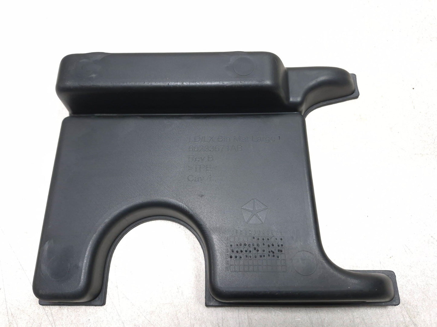 2018 Chrysler 300 Limited AWD Front Center Console Tray Cover Mat OEM