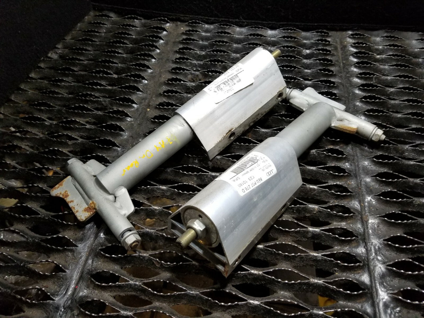 06 07 08 Audi A4 Rear Left Right Bumper Impact Shocks OEM 85k Miles