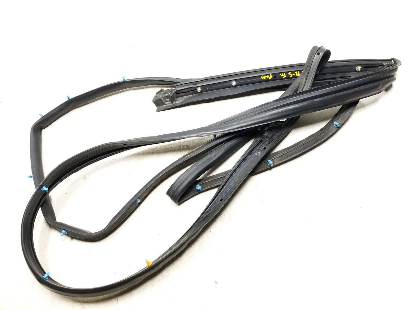 2004 - 2008 Acura Tl Front Door Weatherstrip Seal Passenger Side Right 2pcs OEM