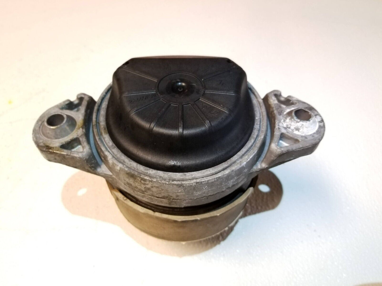 13 14 Mercedes-benz C300 Engine Motor Left Side Mount  2042403517 OEM