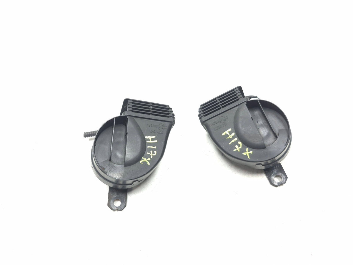 2017 Toyota Highlander Horn Signal Low & High Pair 86520-0e020 OEM