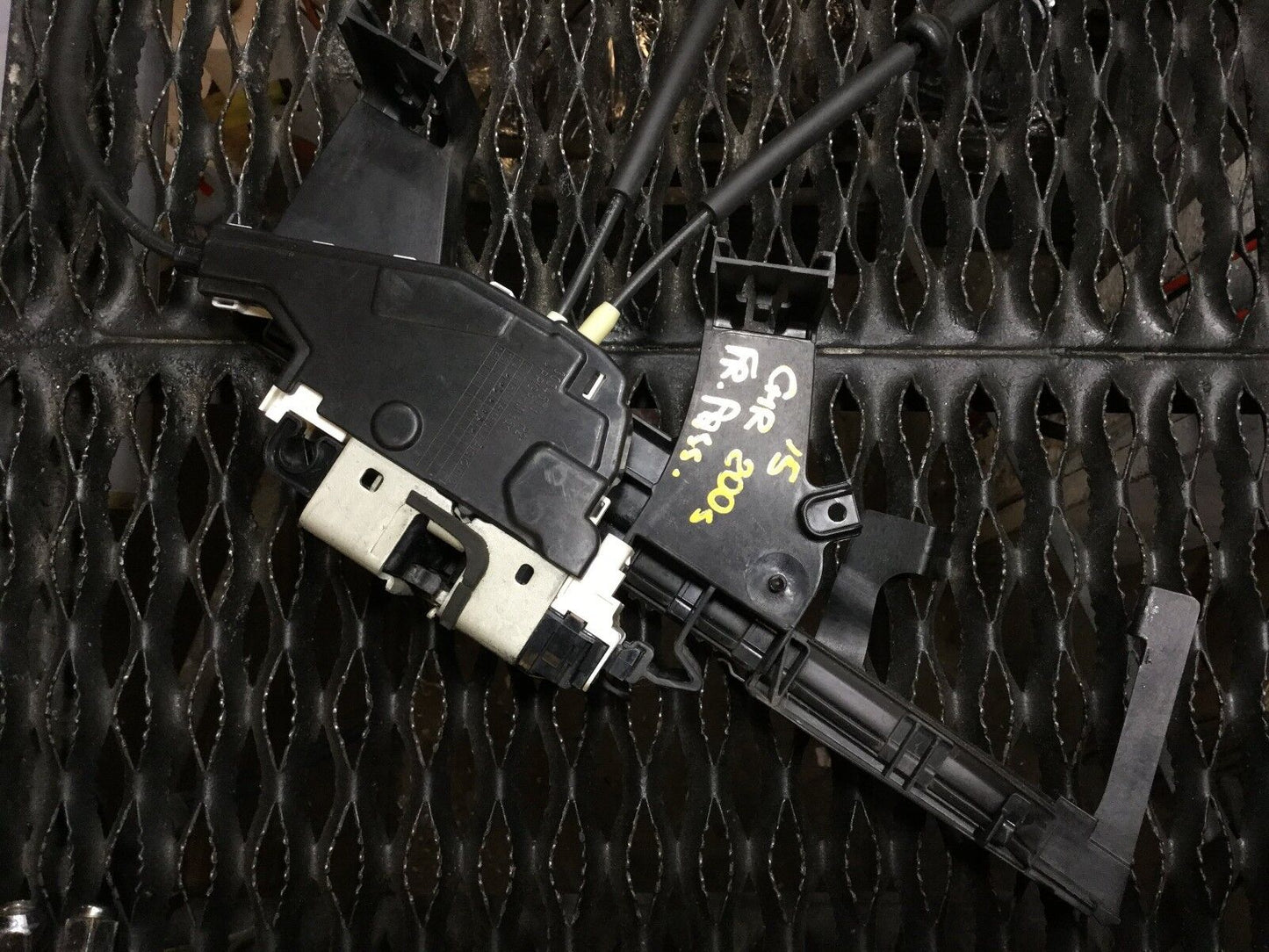 15 16 17 Chrysler 200 Door Lock Front Right Latch Actuator & Window Bracket OEM