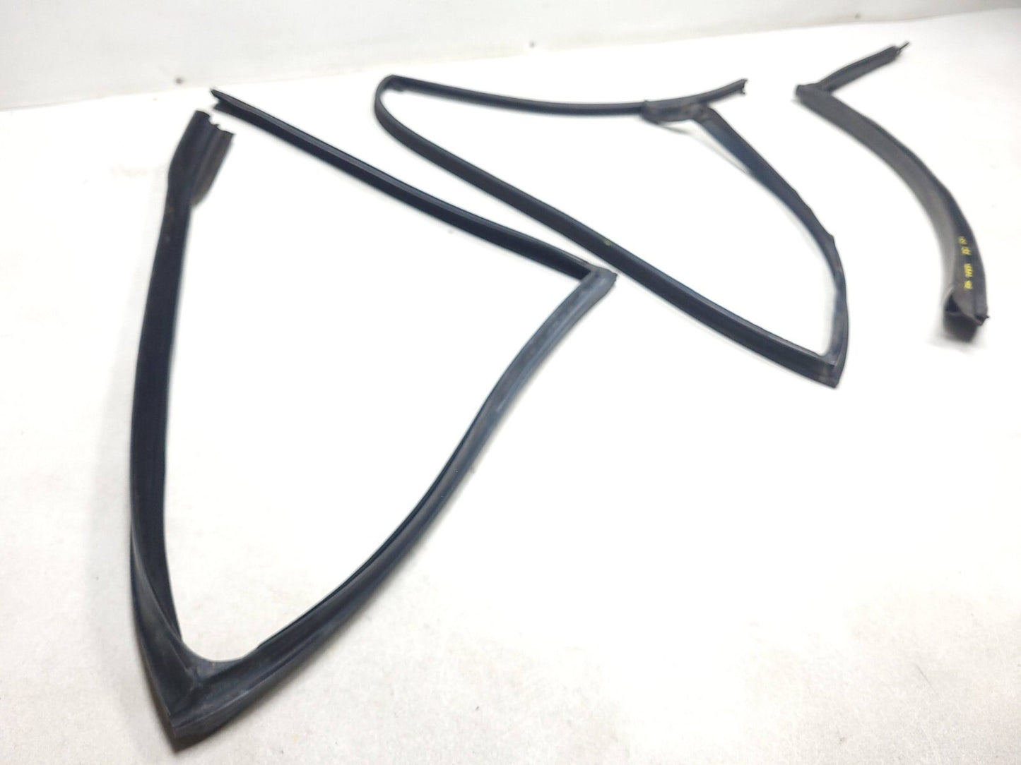 2007 Range Rover Rear Door Molding & Weatherstrip Seal Driver Side Left Set OEM