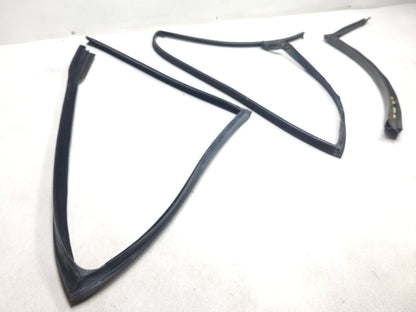 2007 Range Rover Rear Door Molding & Weatherstrip Seal Driver Side Left Set OEM