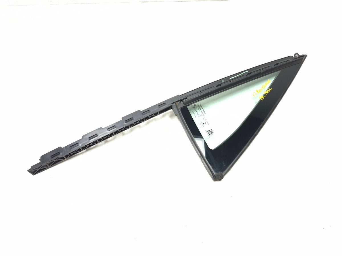 2015 Jeep Renegade Front Door Vent Glass Right Passenger Side OEM