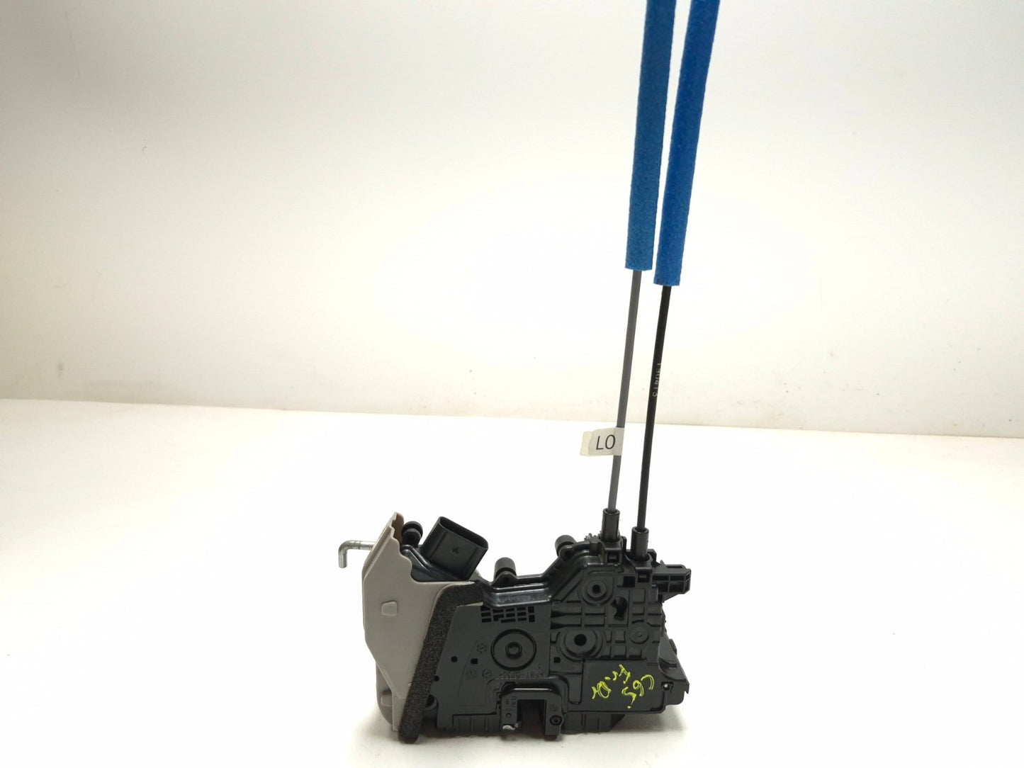 2019 Hyundai Kona Front Door Lock Latch Actuator Left Driver Side OEM