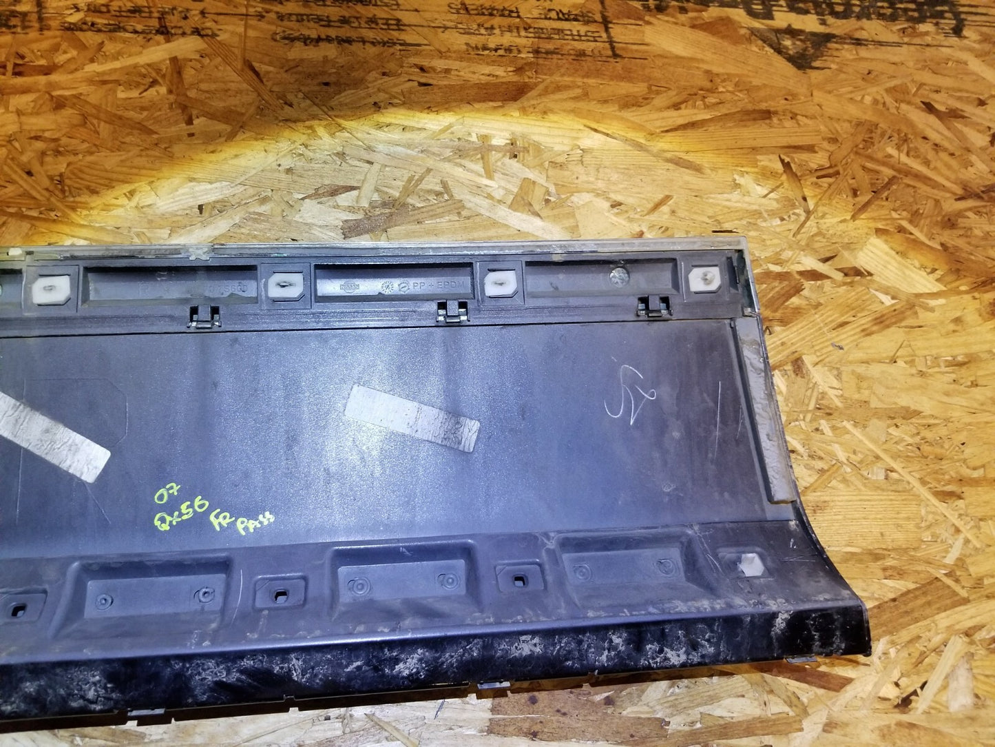 2007 Infiniti Qx56 Front Door Lower Trim Molding Right Passenger OEM
