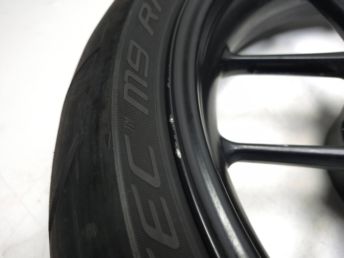 2024 Triumph Speed 400 Rear Wheel Rim W/ Tire 150/60/zr17 Metzeler OEM