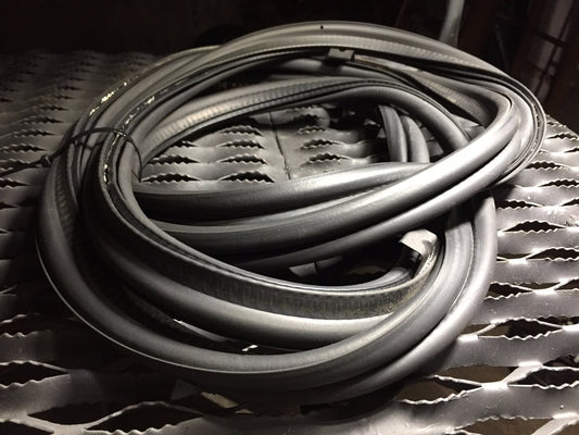 07 08 09 10 BMW E60 528ix Sedan Trunk Lid Weatherstrip Seal OEM