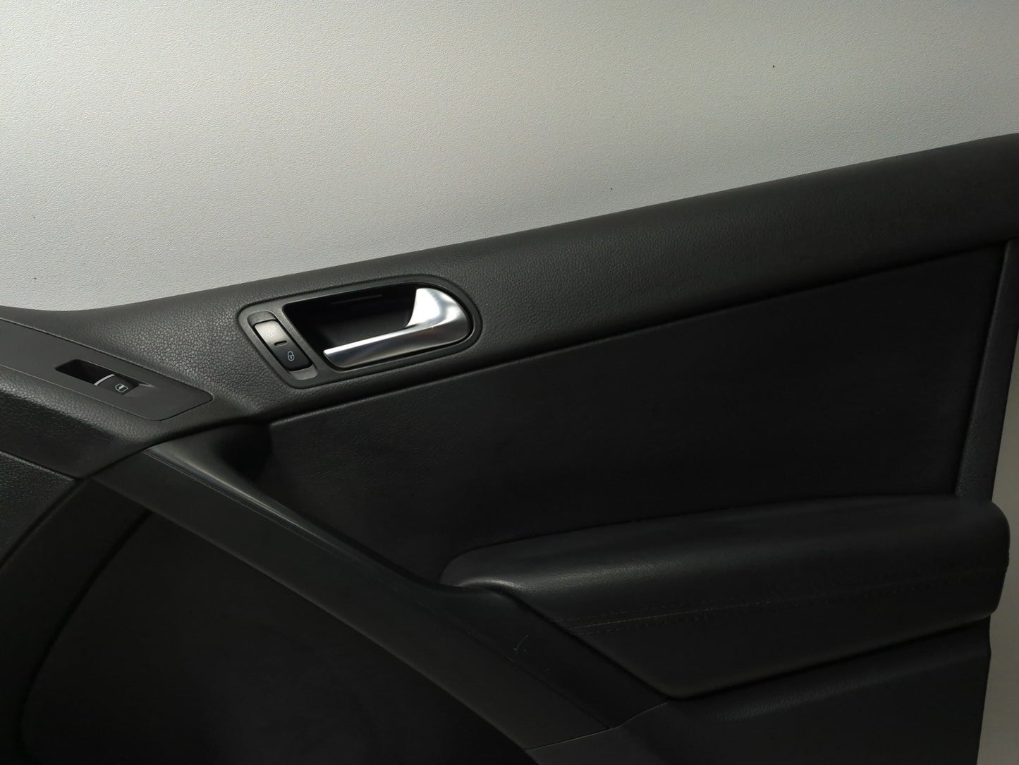 2011 Volkswagen Tiguan Front Interior Door Trim Panel Left & Right Pair OEM
