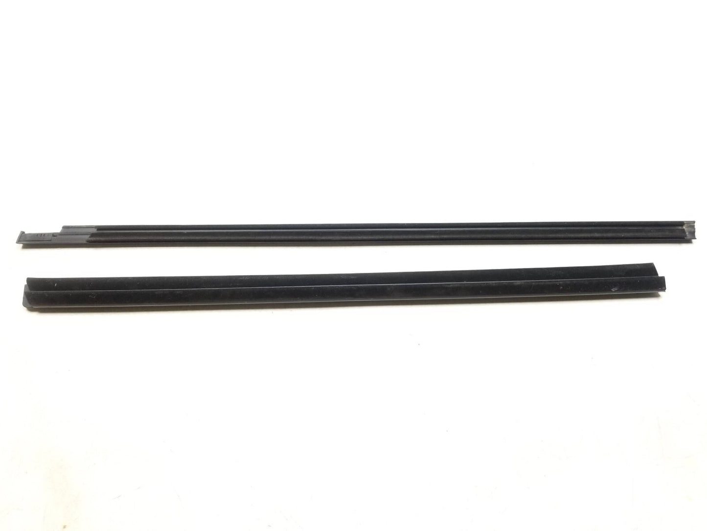 2022 Chevrolet Trailblazer Door Pillar Applique Molding & Belt Passenger Rh OEM