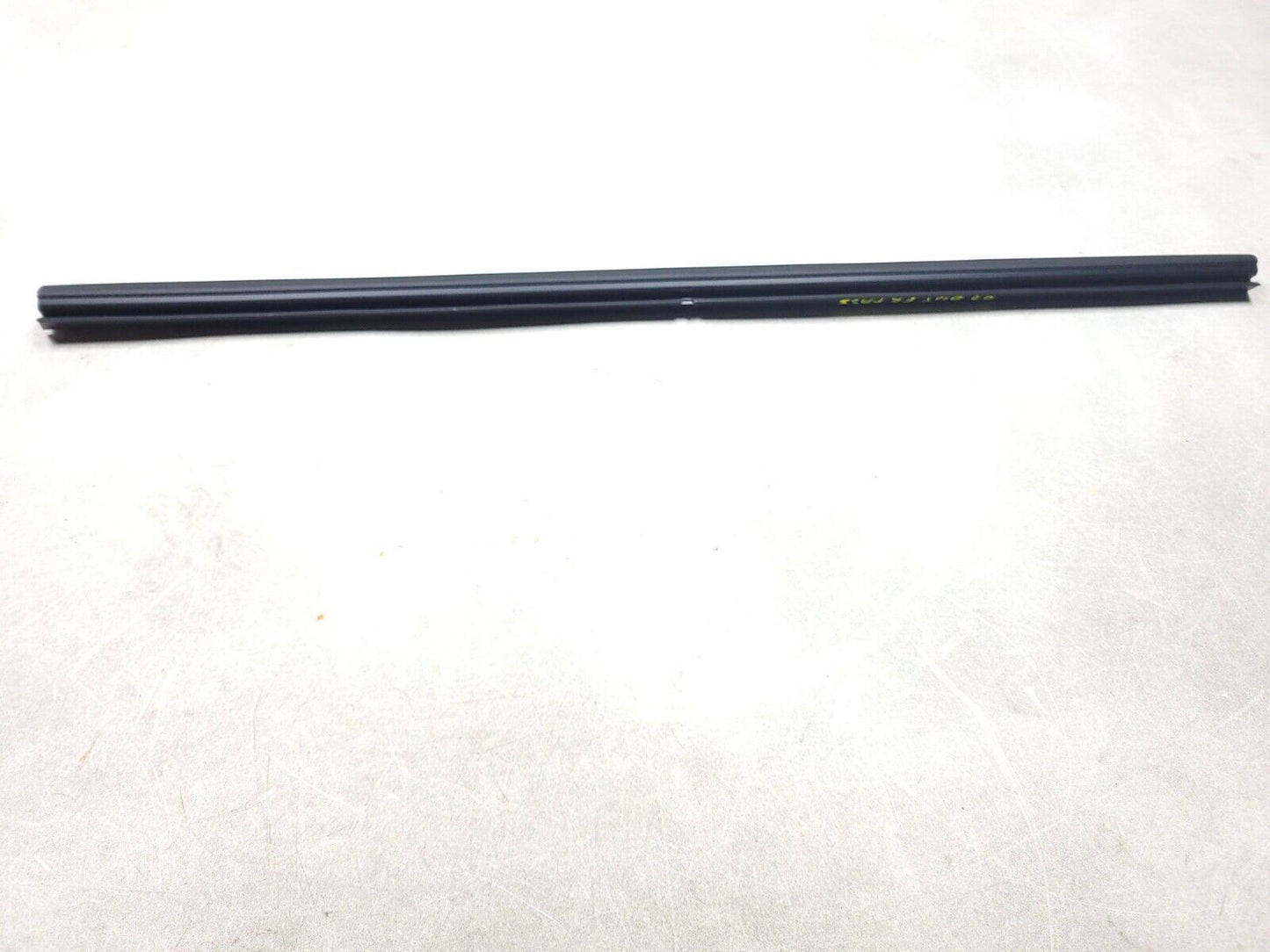 07-09 Mitsubishi Outlander Door Window Belt Seal Front Passenger Side 3pcs OEM