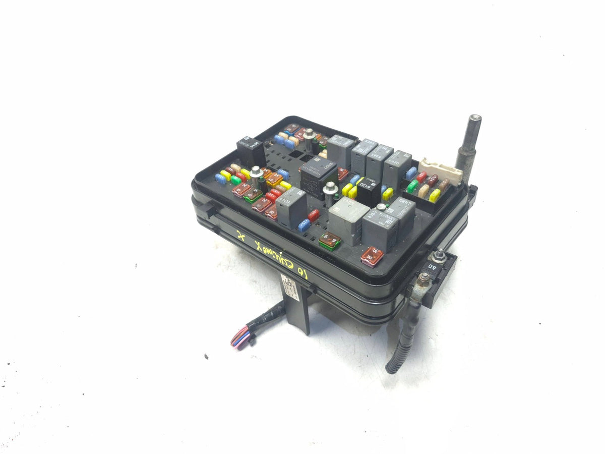2010 Chevrolet GMC Equinox Terrain Fuse Relay Box 2.4l OEM