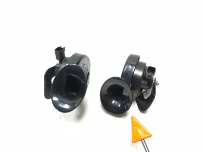 2018 Tesla Model 3 Horn Signal Pair 1109660-00-a OEM