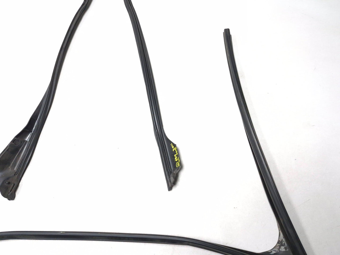 2011 BMW 535i F10 Front Door Window Belt Weatherstrip Seal Passenger Side Rh OEM