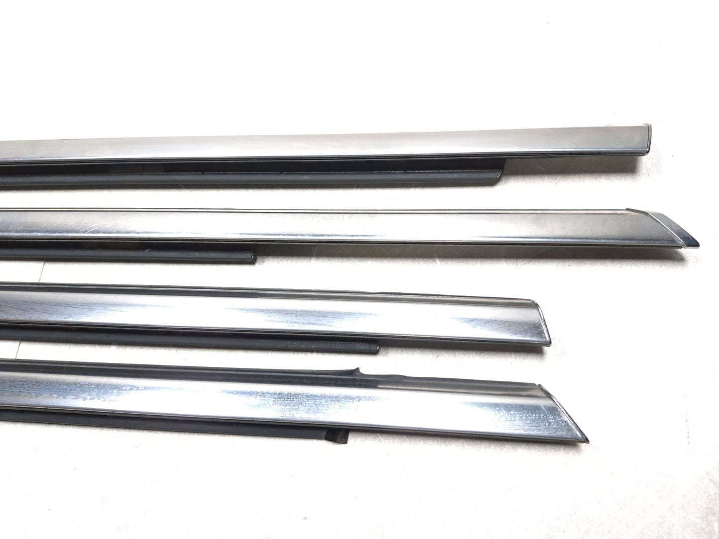 2018 Chrysler 300 Limited Front & Rear Door Trim Stripe Molding Swipe 4 Pcs OEM