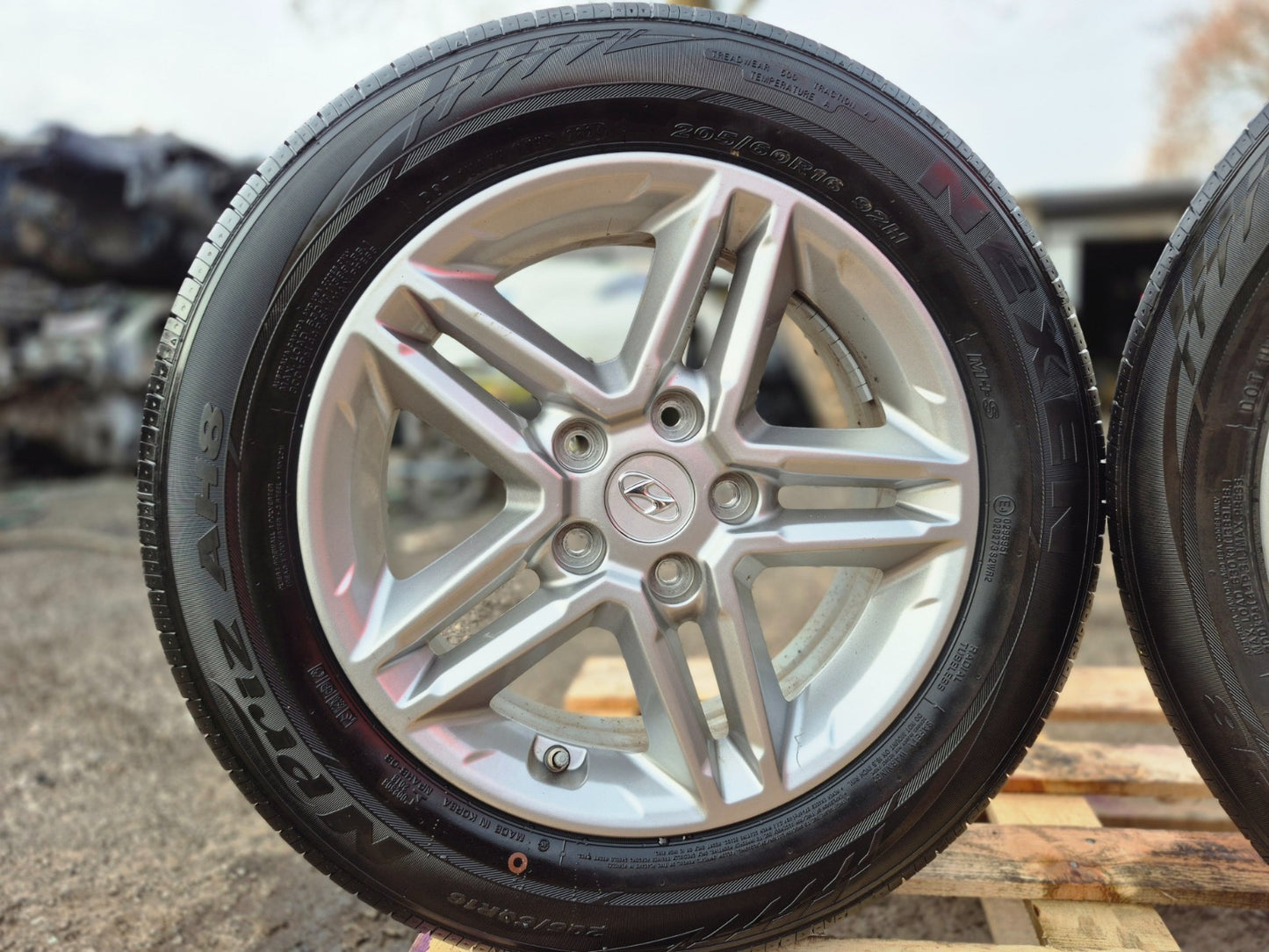 2019 Hyundai Kona Alloy Wheel Rim 16x6.5 & Tire 205/60r16 2pcs OEM