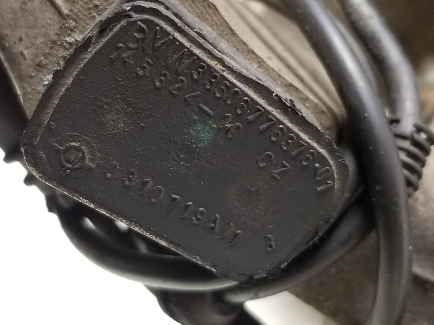 2007 - 2013 BMW X5 X6 E70 Rear Spindle Knuckle Hub Passenger Side Right OEM