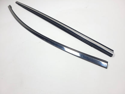 2009 Mazda Cx-7 Front Passenger Door Window Molding 2pcs W/ Weatherstrip OEM