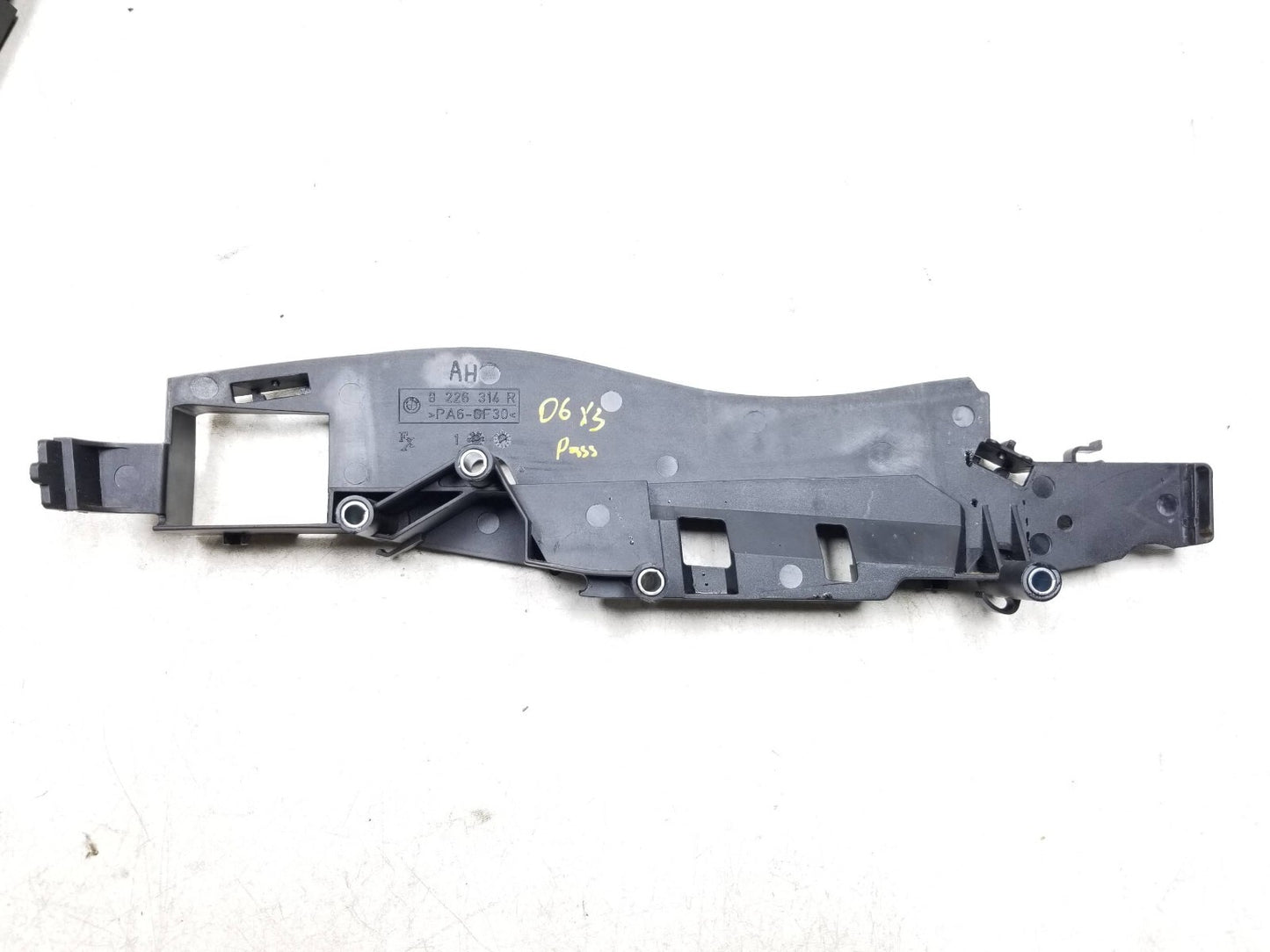 04 06 BMW X3 Seat Side Trim W/ Guide Sleeve & knob Front Passenger Sid Right OEM