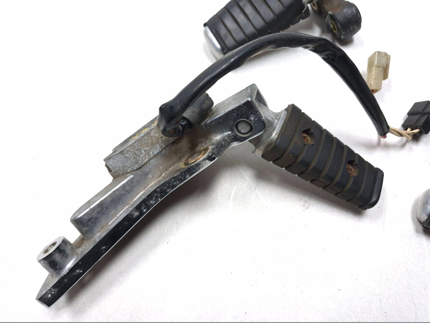 1996 Yamaha Virago Xv750 Rear & Front Footrest 4 Pcs OEM