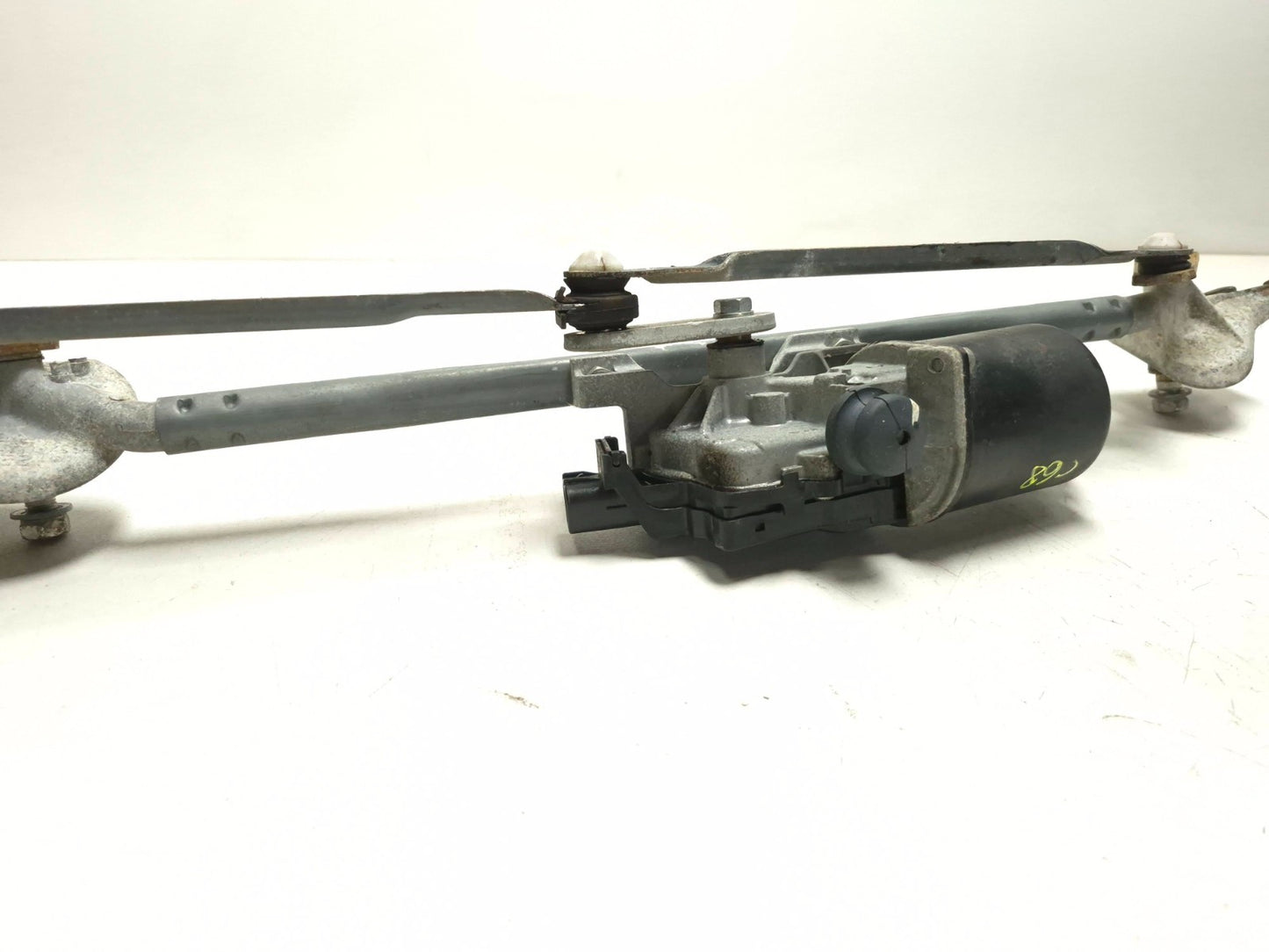 2007 Toyota Corolla Windshield Wiper Motor W/ Linkage OEM