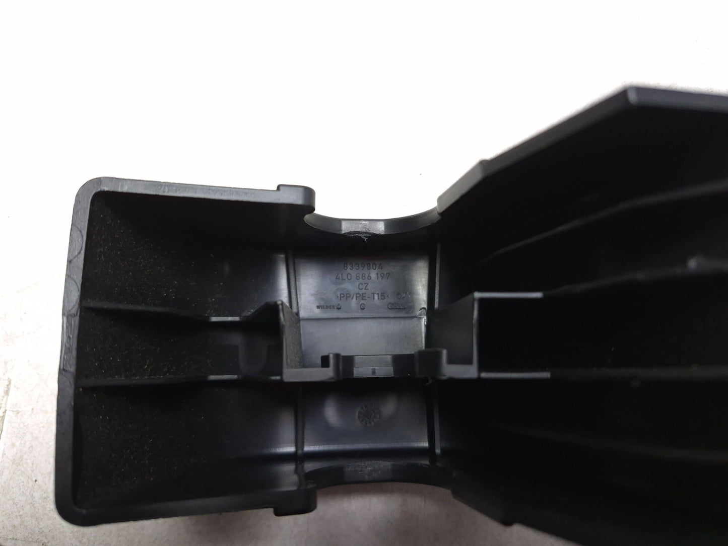 2015 Audi Q7 Rear 3rd Row Seat Headrest & Fold Latch OEM