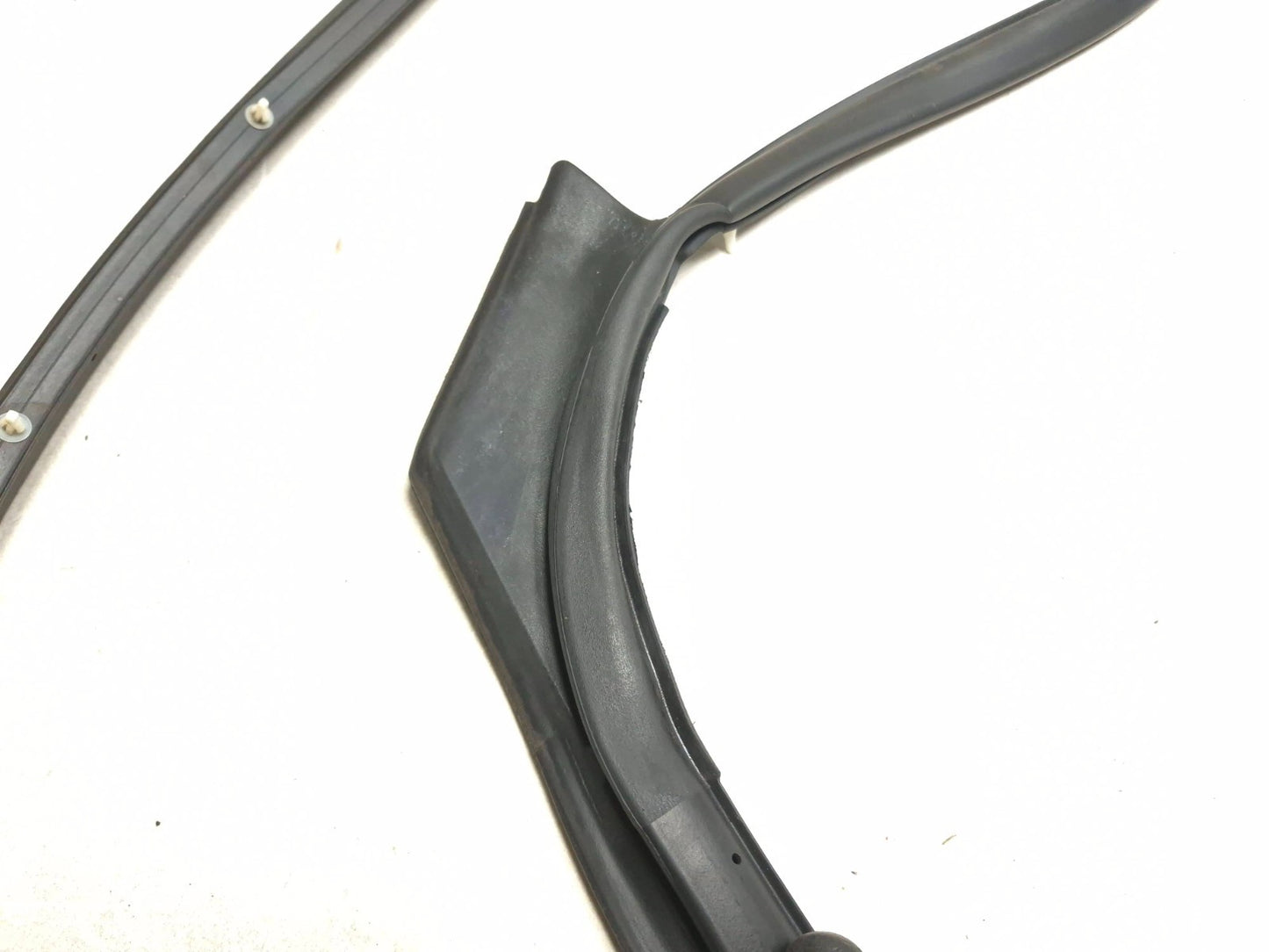2018 Hyundai Sonata Front Door Weatherstrip Seal Driver Side Left 4pcs OEM