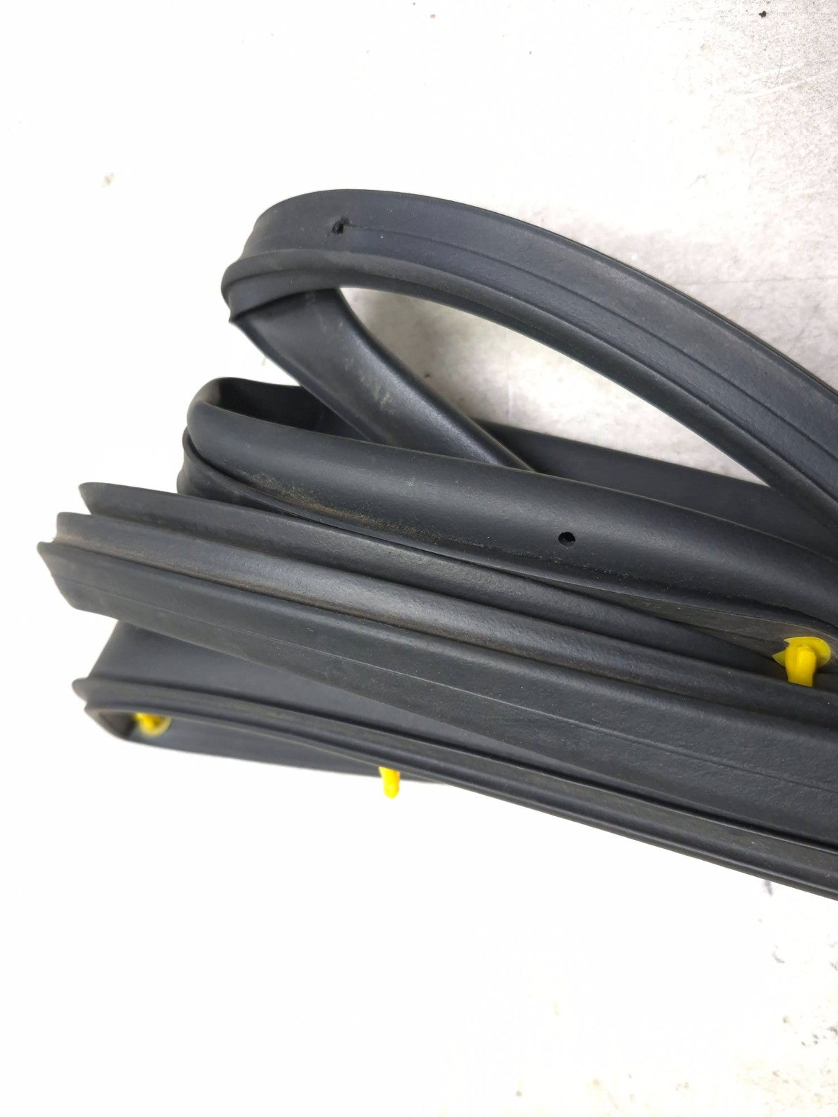 2014 Hyundai Sonata Front Door Weatherstrip Seal Passenger Side Right 2pcs OEM