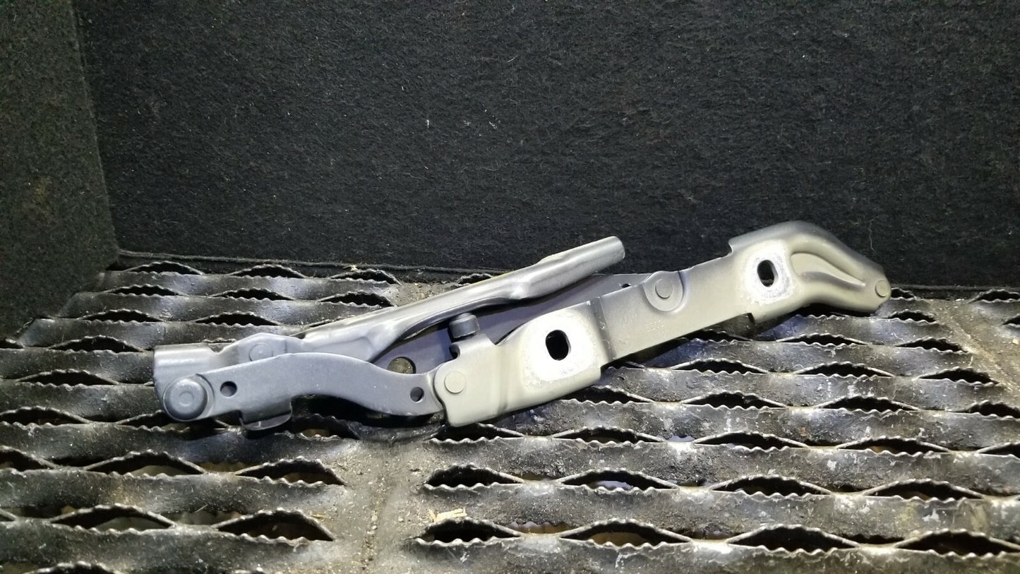 09 10 11 BMW 328xi E90 Sedan Trunk Hinge Mount Support Left & Right Pair OEM