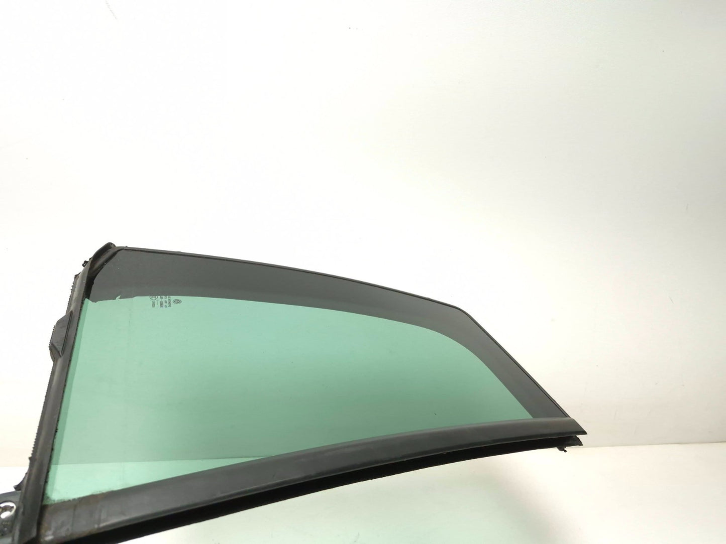 2011 Volkswagen Tiguan Door Vent Window Glass Rear Passenger Side Right OEM