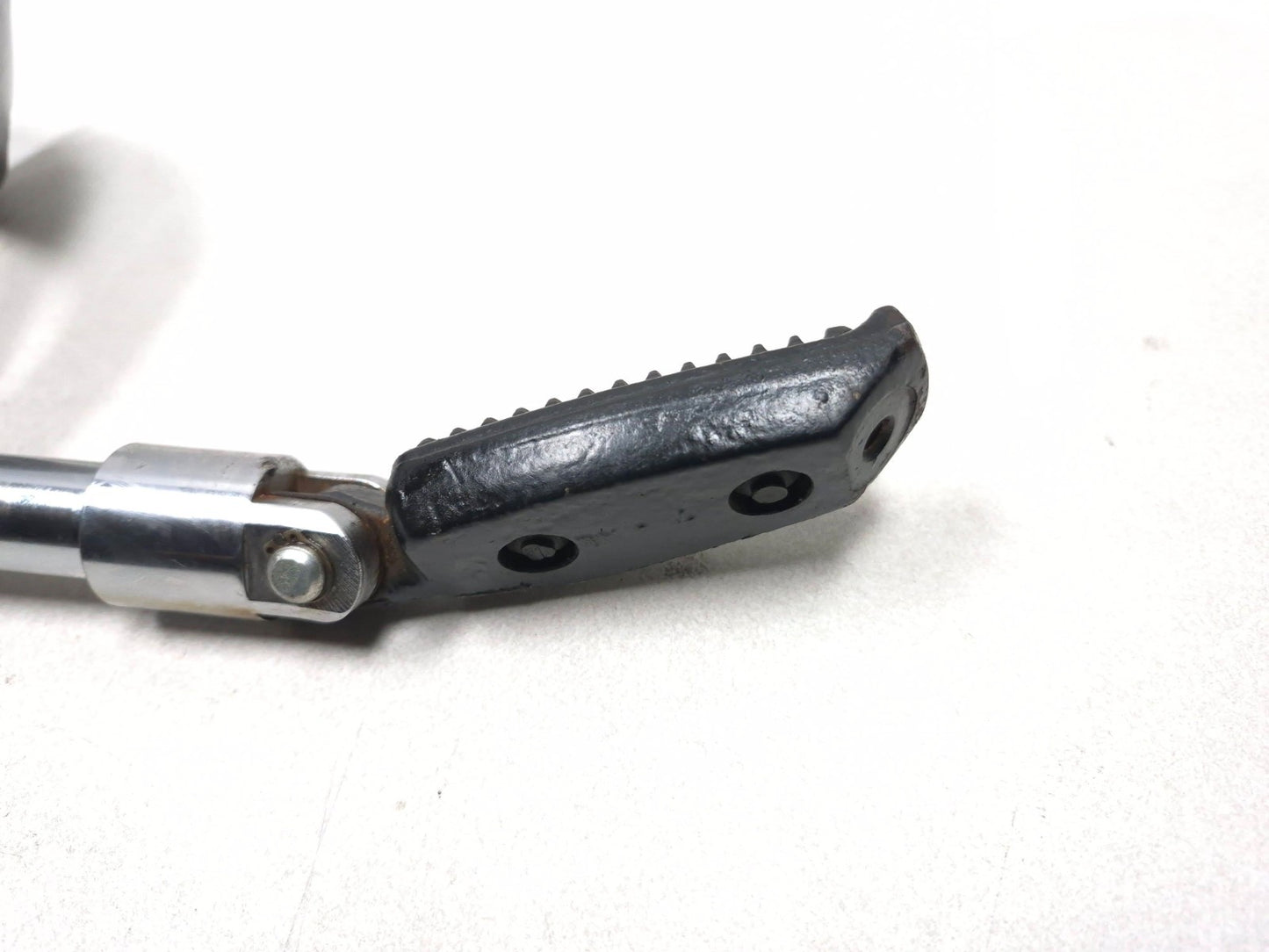 2009 Harley-davidson Sportster Xl883l Left Foot Peg & Mount Bracket OEM