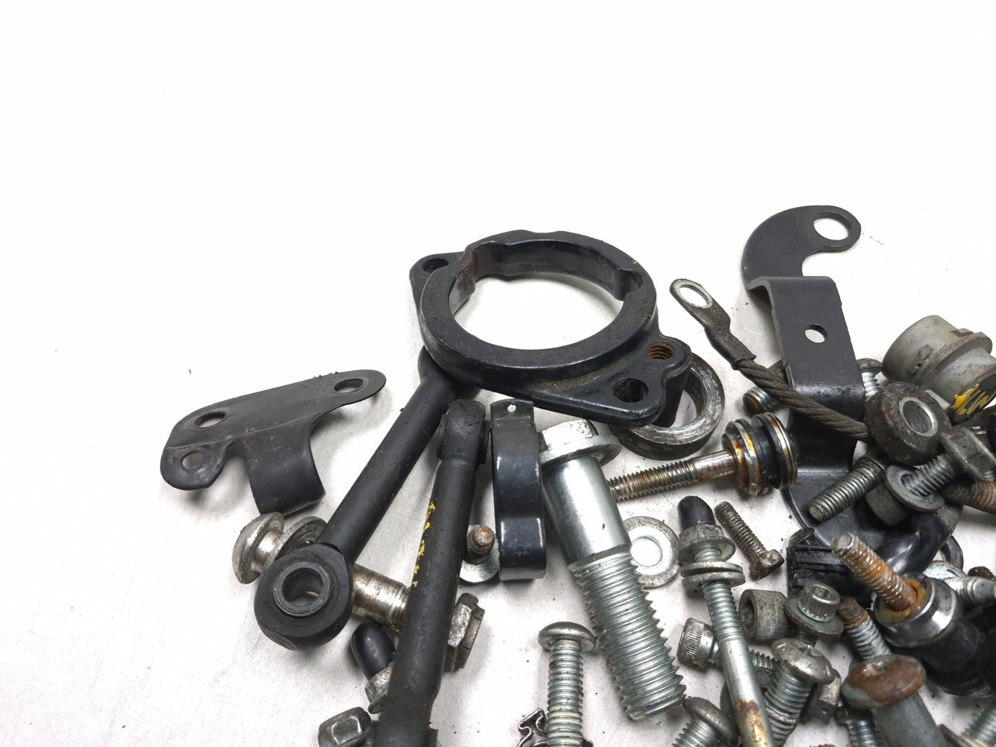 2009 Harley-davidson Sportster Xl883l Mounting Bracket & Misc Hardware Bolt OEM