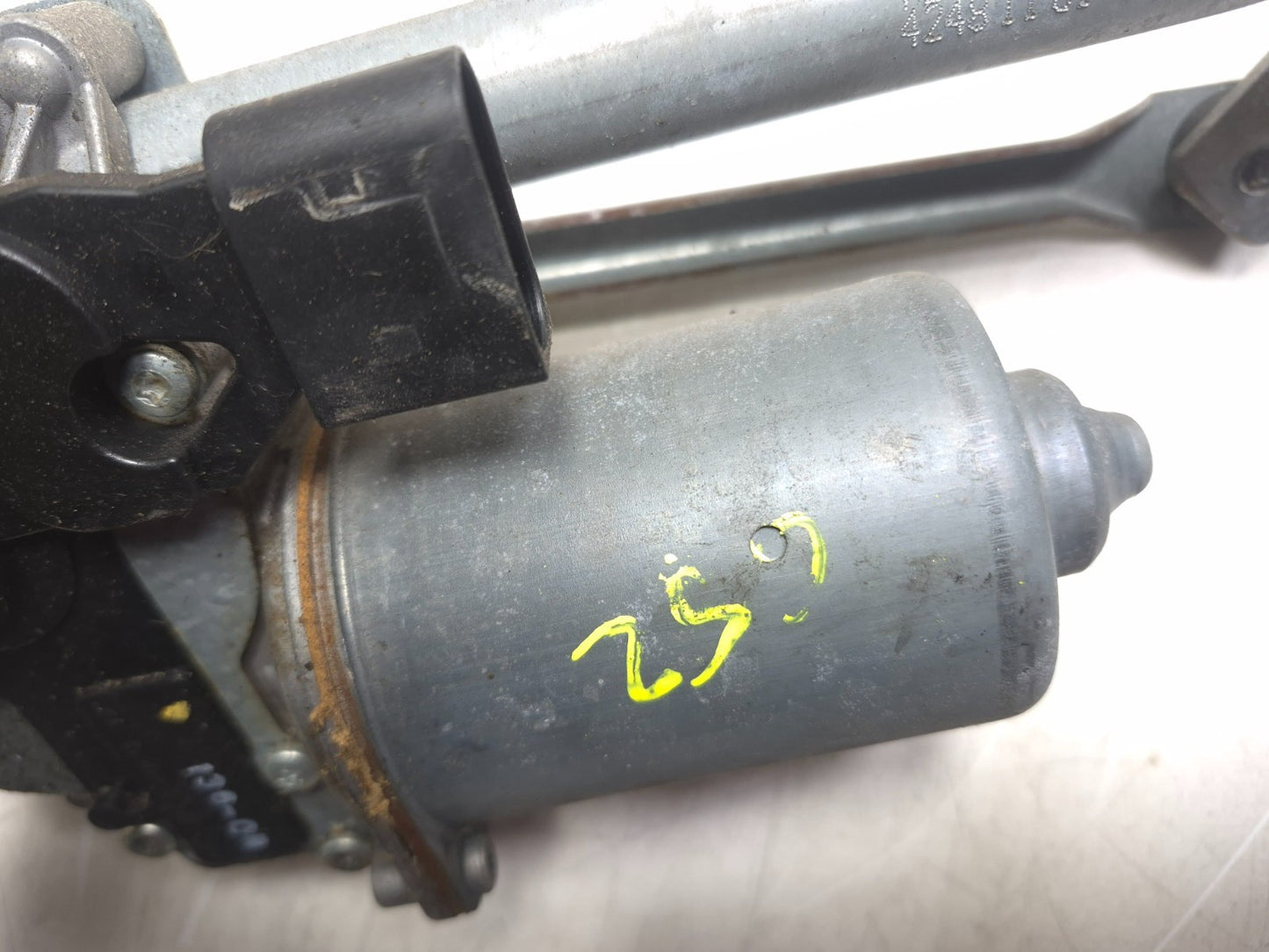 2008 BMW X6 E71 Windshield Wiper Motor W/ Linkage OEM
