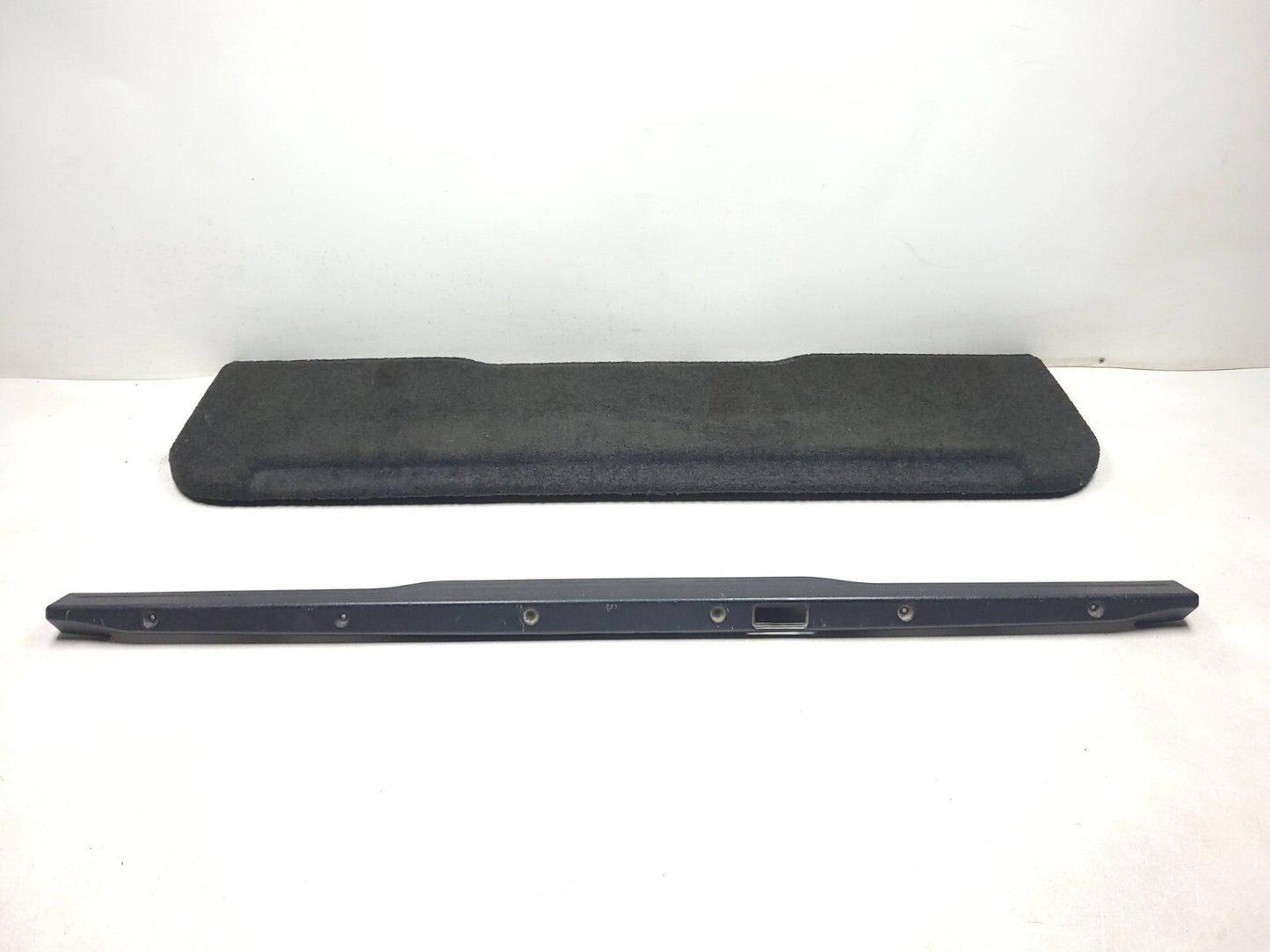 2007 Range Rover Trunk Lower Tailgate Trim Cover 2 Pcs OEM
