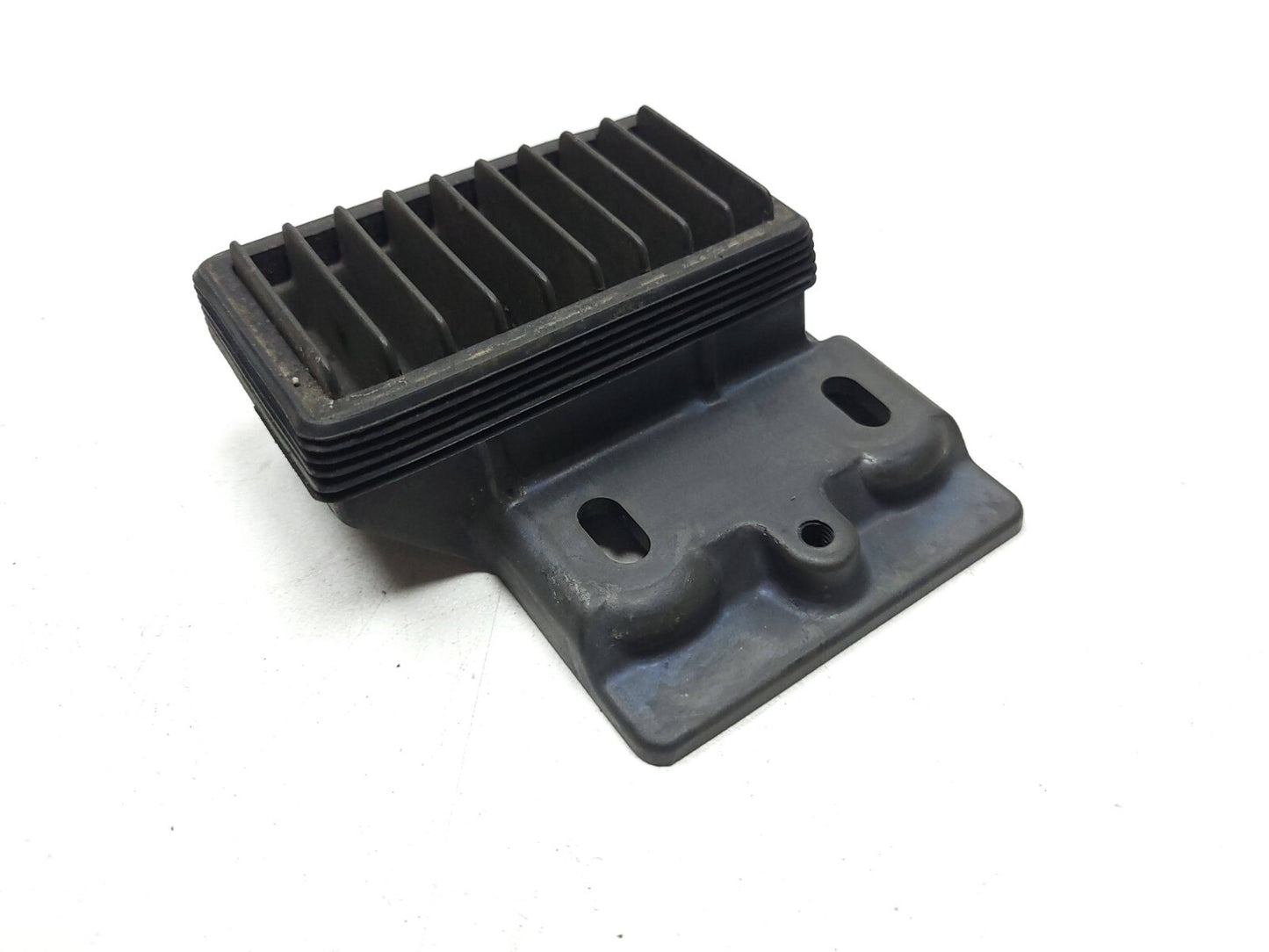 2015 - 2024 Yamaha Yzf-r3 Yzfr3 Voltage Regulator Mount Bracket Heat Sink OEM