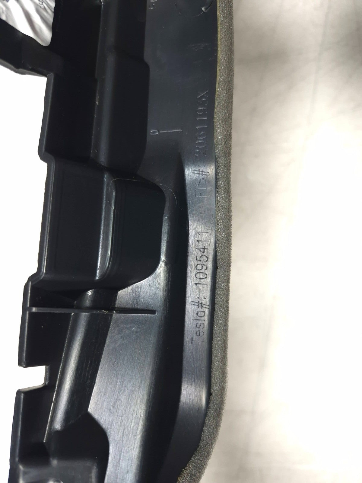2021 Tesla Model 3 Y Dash Panel Wind Deflector Windshield 1624716-00-a  OEM