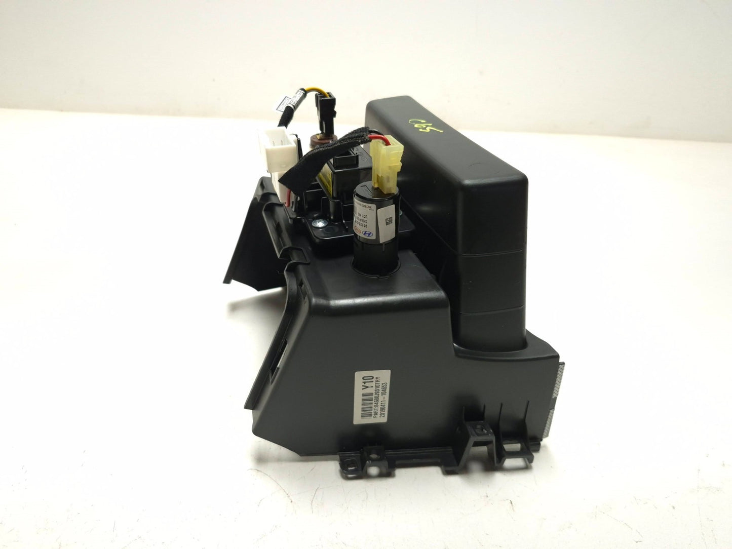 2019 Hyundai Kona Floor Center Console Tray W/ Usb Outlet OEM
