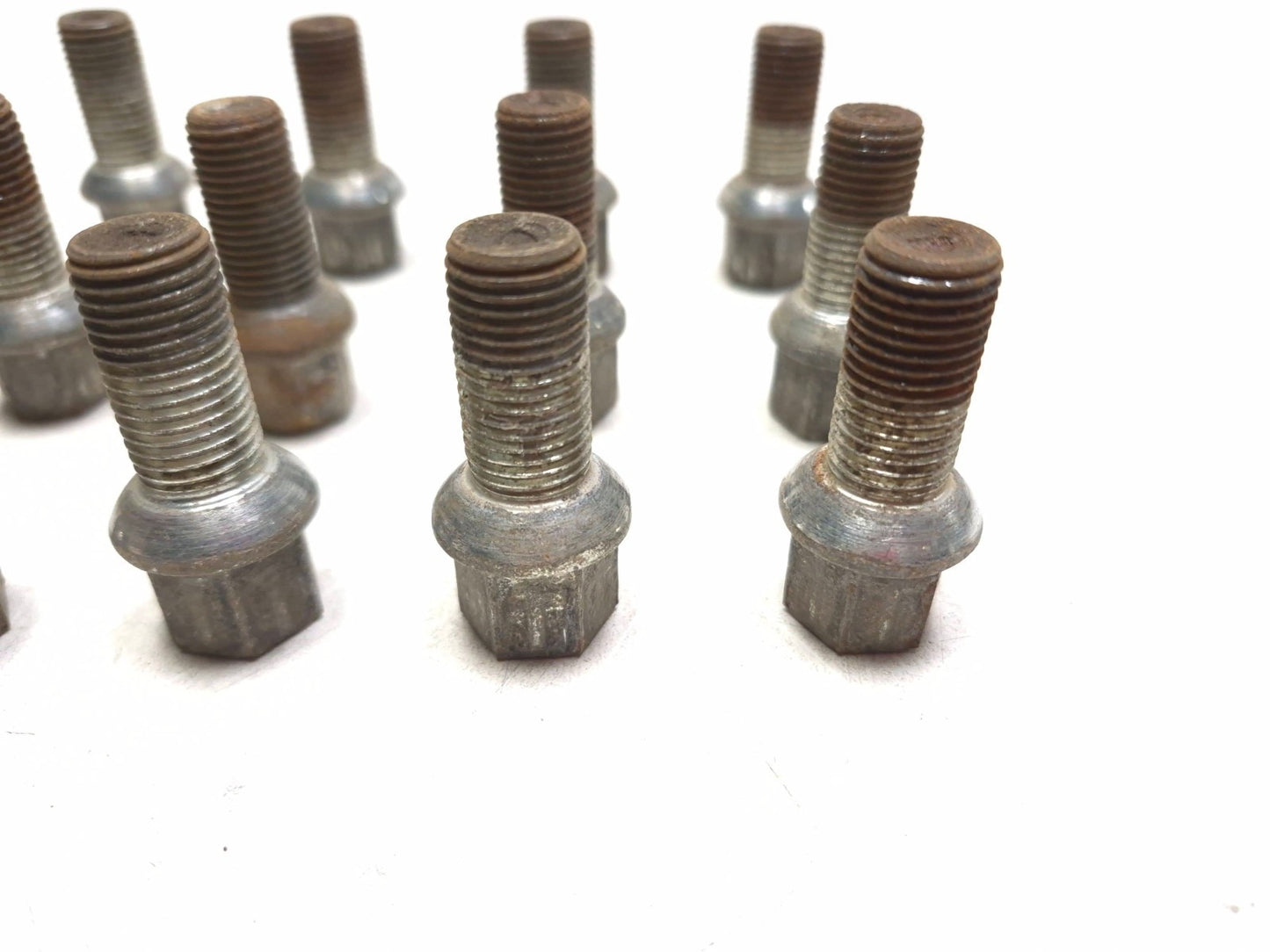2011 Volkswagen Passat Wheel Bolt 15 Pcs OEM
