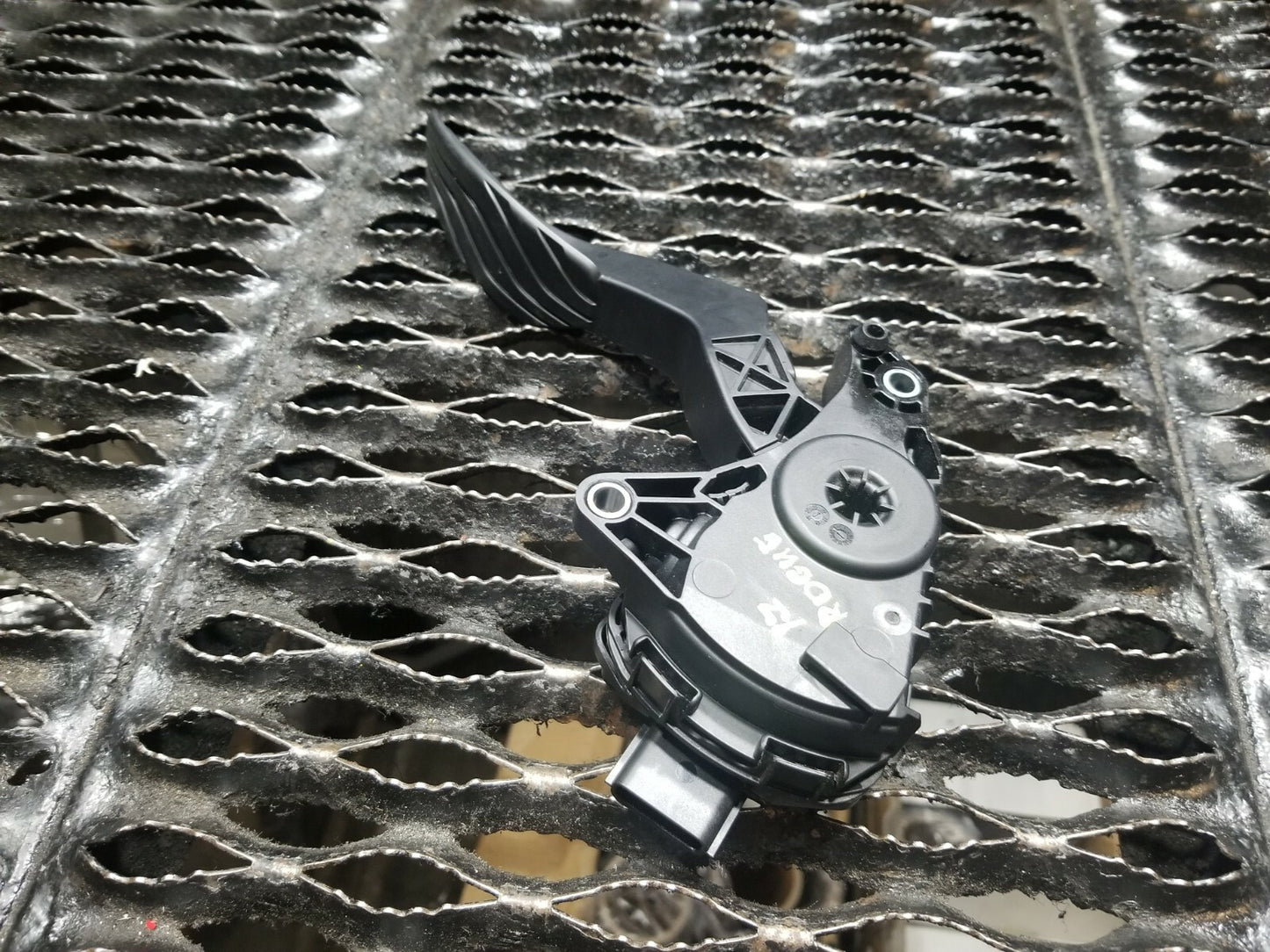 16 17 18 19 Nissan Rogue Accelerator Gas Pedal 18002df30a OEM