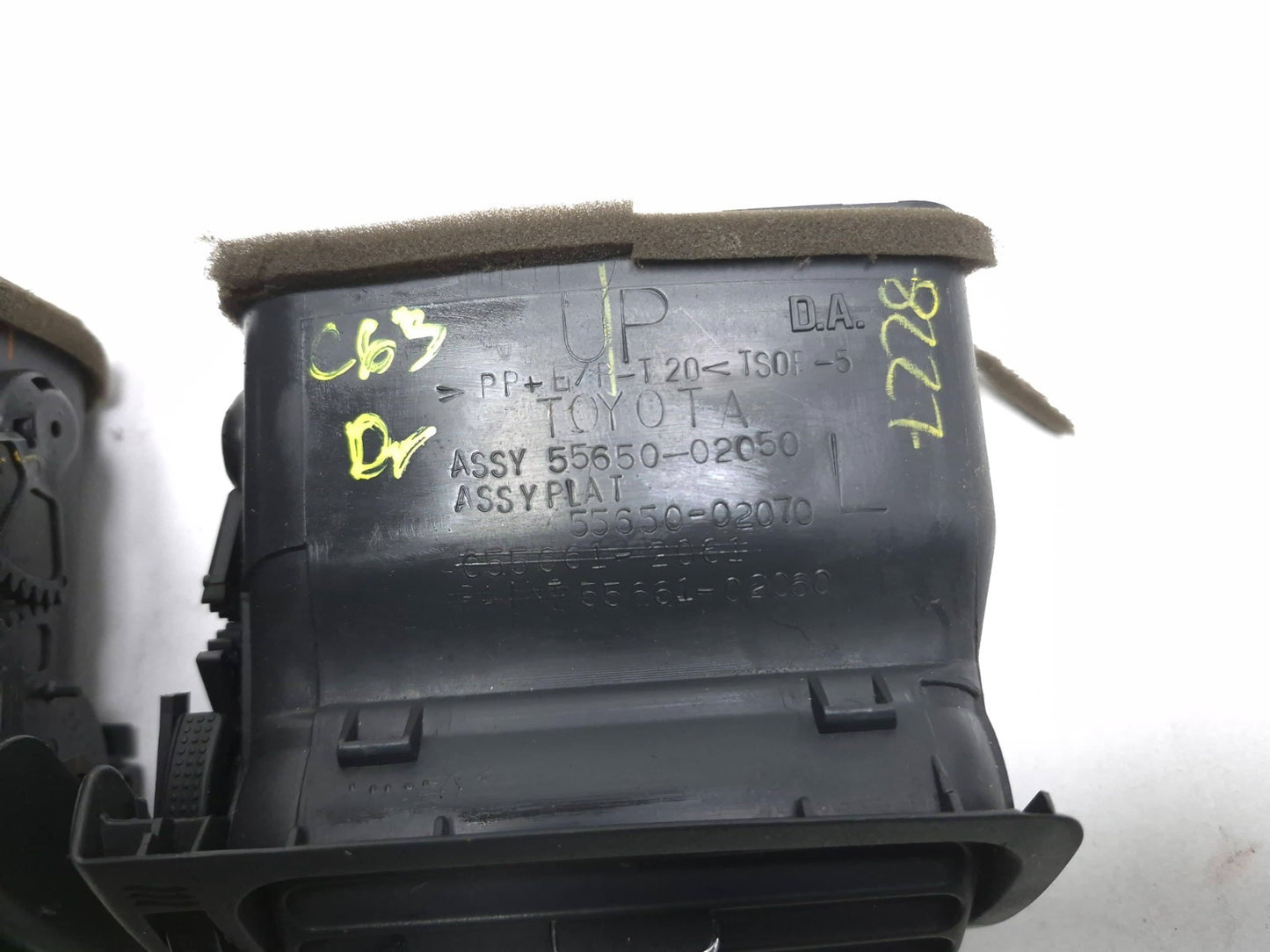 2004 Toyota Corolla Dash Air Vent Pair OEM