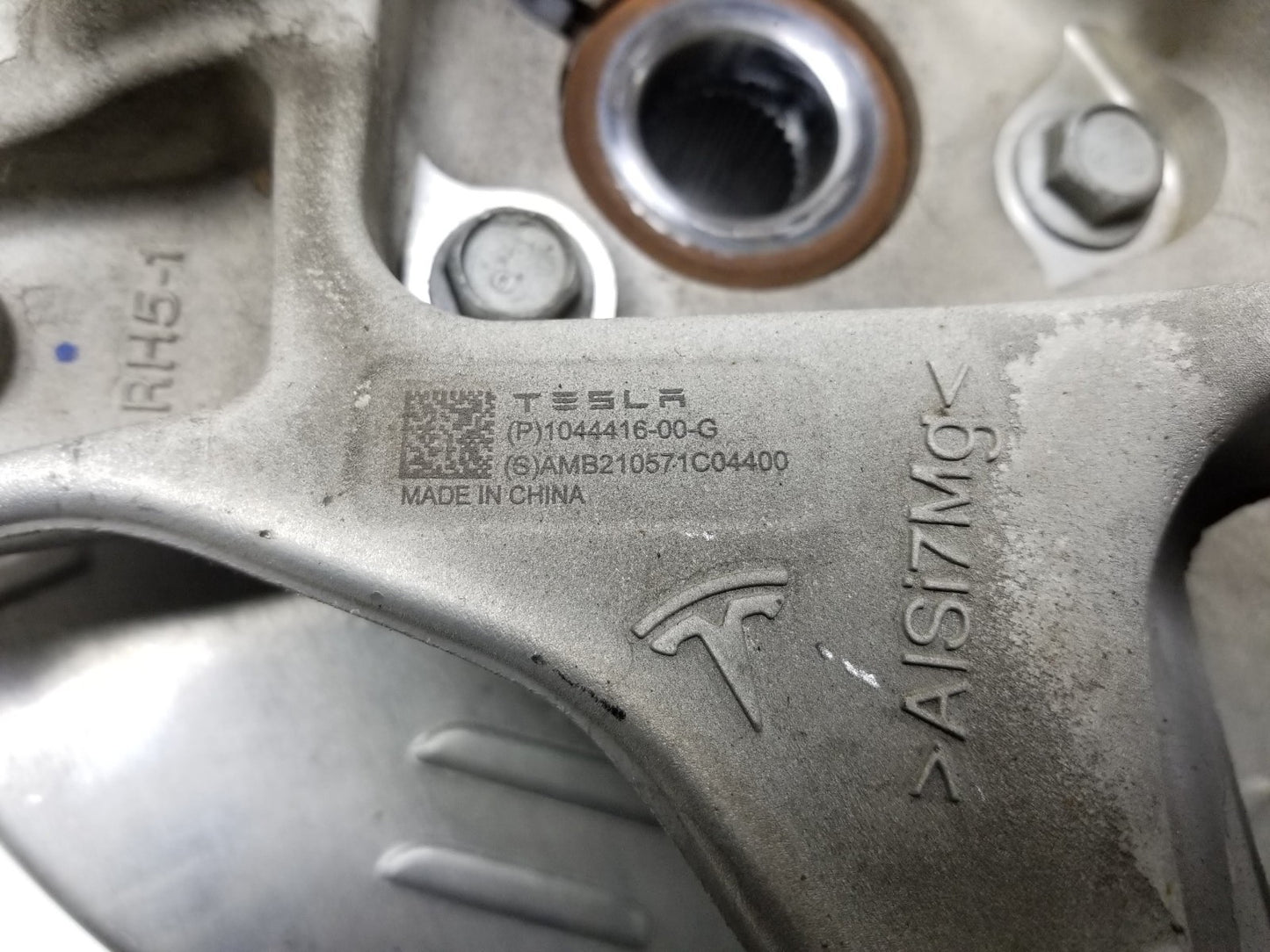 2021 Tesla Model 3 Rear Spindle Knuckle Passenger Side Right 1044416-00-g OEM