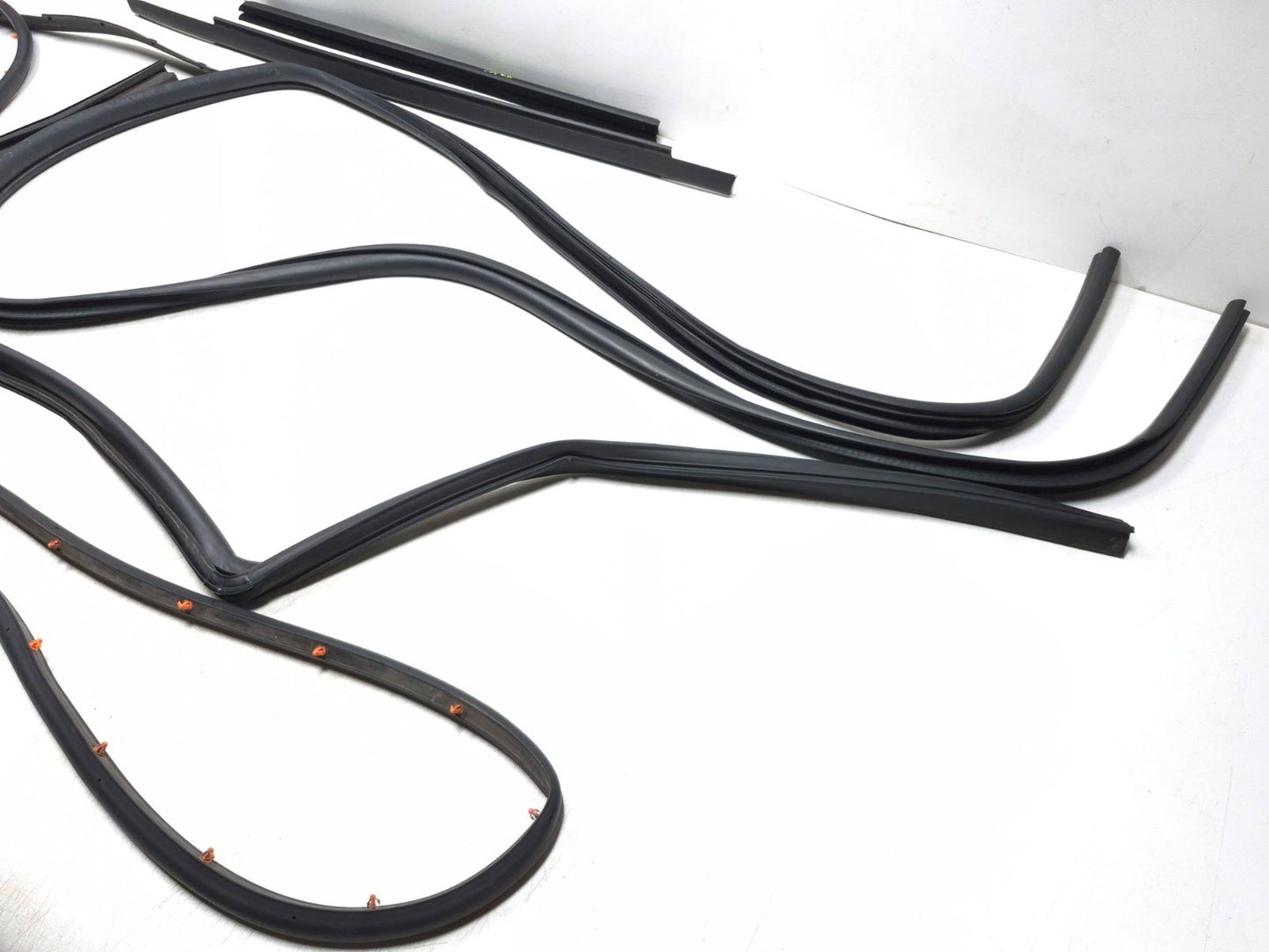 2017 Dodge Journey Rear Driver Door Weatherstrip Seal 5 Pcs OEM