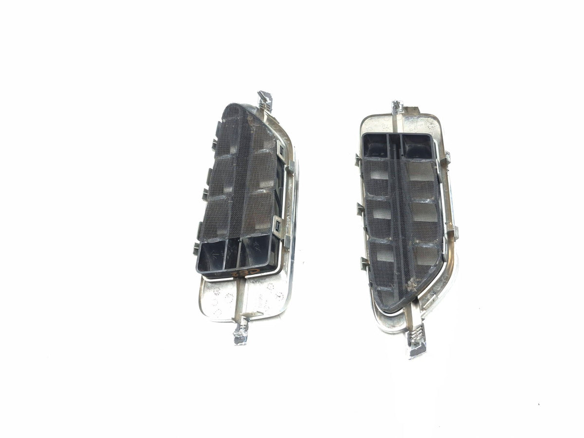 2013 Cadillac Escalade Front Fender Vent Grille Left & Right OEM