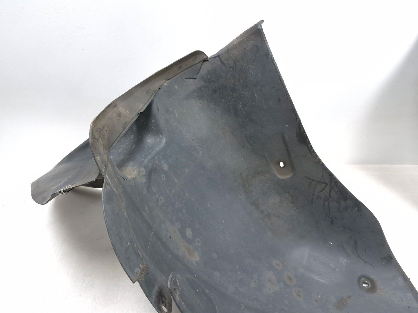 2011 Volkswagen Tiguan Front Left & Right Fender Liner Wheel Splash Shield OEM