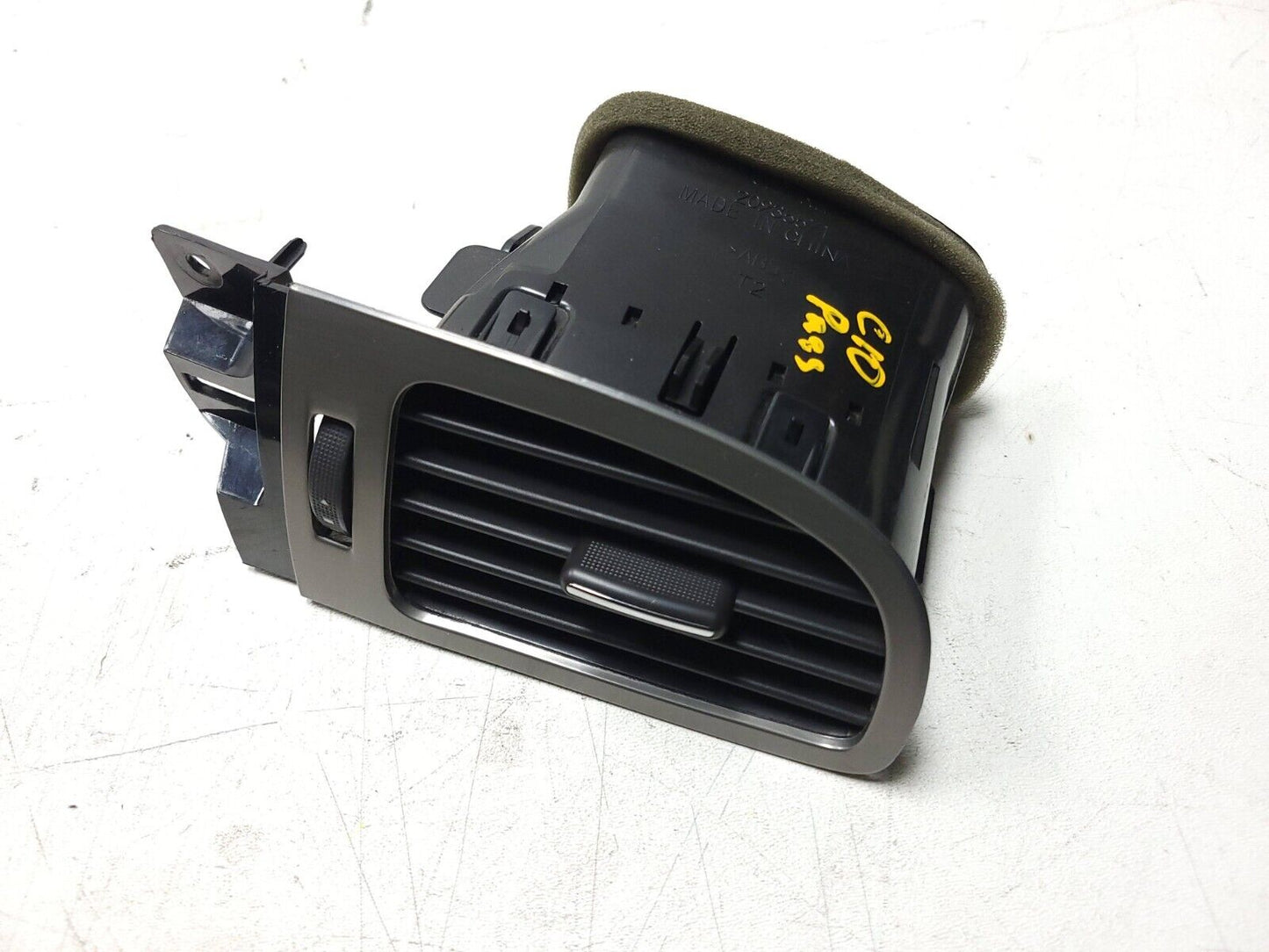 2010- 2014 Chevrolet Suburban Console Air Vent Grille W Center Left & Right OEM